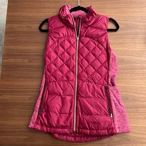 Lululemon maroon vest size 6 or 8 can’t find the size